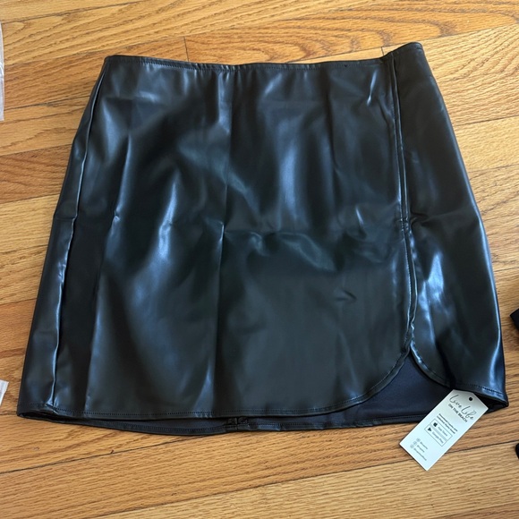 Cupshe Black Faux Leather Mini Skirt - Picture 1 of 1